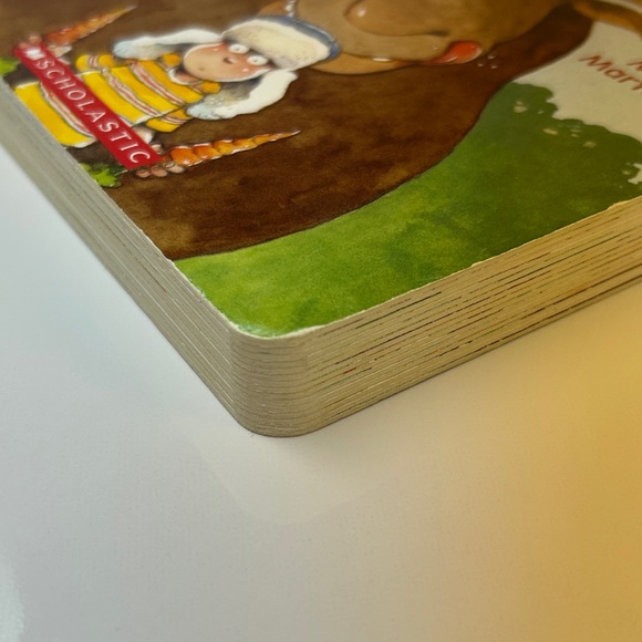 Moose! by Robert Munsch Scholastic Children’s Book - Picture 4 of 7